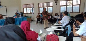 Bekali Pengetahuan dan Wawasan, STKIP Tunas Palapa Gelar Kuliah Umum Peningkatan Etos Kerja Guru