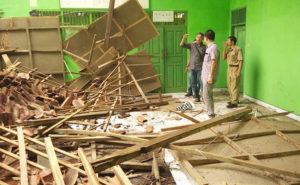 Atap LRC Ambruk, Anggota Komisi II DPRD Kota Metro Alizar Soroti Dinas Pendidikan Yang Lamban Penanganan