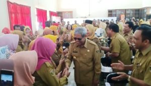 236 Kepsek SD-SMP di Lamteng Terima SK-UPT