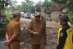 Bupati Loekman Janji Ruas Jalan Mojopahit di Rigid Beton dan Dibangun Drainase