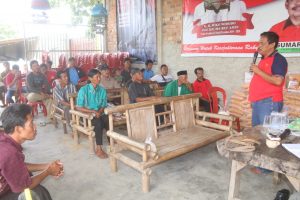Anggota DPRD Lamteng Sumarsono Bagikan Bibit Jagung dan Pupuk, Bukti nyata Sejahtrakan Petani