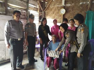 Sabtu Berbagi Ala Polwan Cantik Bersama Bhayangkari Cabang Tulang Bawang