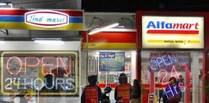 Masyarakat Pesawaran Keluhkan Harga Bungkus Plastik Alfamart dan Indomaret