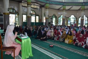 Penceramah Kondang Oki Setiana Dewi Isi Ceramah Safari Ramadan di Istiqlal Bandar Jaya