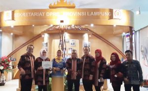 DPRD Provinsi Lampung Raih Juara Tiga Stan Terbaik OPD