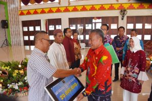 Pemkot Metro Serahkan Bantuan Hibah Rumah Ibadah Se-Kota Metro