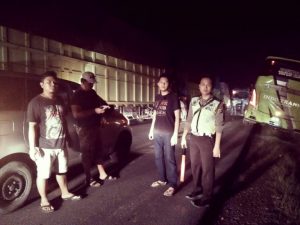 Jembatan Ambrol, Jalan Lintas Timur Penghubung Dua Provinsi Macet Panjang