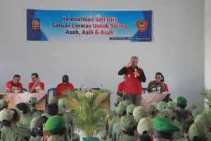 Loekman Minta Linmas Disiplin dan Proaktif Jaga Keamanan Kampung