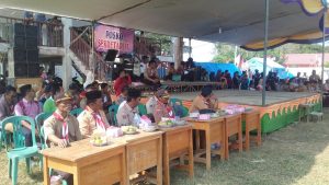 Perkemahan di Desa Wiralaga di Buka