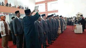 Aries Sandi Saksikan 45 Anggota DPRD Pesawaran Terpilih di Sumpah Janji Jabatan