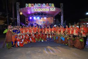 Di Festival PRL Stand Tulang Bawang Tampilkan Beragam Seni Tari Binaan Bupati Winarti 