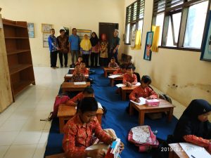 Miris, SDN 57 di Pusat Pesawaran Masih Belajar Secara Lesehan