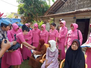 HUT Polwan Ke-71 Jadi Momen Para Polwan dan Bhayangkari Santuni Kaum Dhuafa