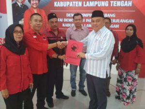 Jauhary Subing Daftar Cawabup Ikuti Penjaringan di Kantor DPC PDIP