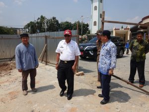 Bupati Loekman Tinjau Pembangunan Taman dan Air Mancur Masjid Istiqlal