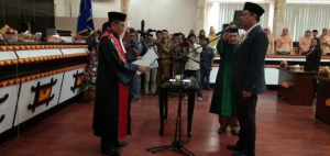 Sah, Tondi Resmi Jabat Ketua DPRD Kota Metro Periode 2019-2024