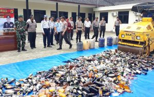 Polres Lamtim Musnahkan Ribuan Botol Miras Hasil Operasi Cempaka Krakatau 2019 