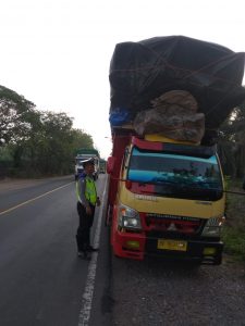 Satlantas Polres Lamteng Tilang Kendaraan ODOL dan Pelanggar Lalin