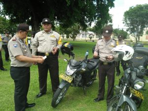 Menuju Zona Integritas, Polres Lamteng Periksa Kelengkapan Senpi dan R2 Rayon B Bhabinkamtibmas