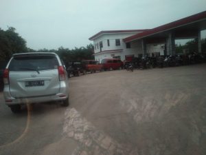 Tolong Tindaklanjuti Pak Dewan, Masyarakat Simpang Pematang Keluhkan BBM Premium Selalu Habis