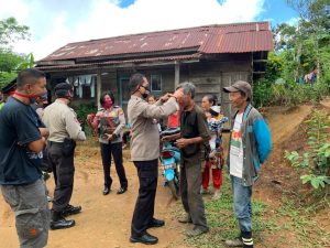Cegah Covid-19, Kapolres Lambar Bagikan Masker dan Sabun Cair 