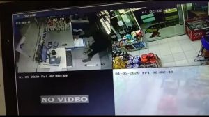 Lima Kawanan Perampok Bersenpi Beraksi di Indomaret Yukum Jaya