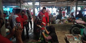 Ketua TP-PKK Lamteng Sosialisasi Protokol Kesehatan Diri Pasar ke Pasar