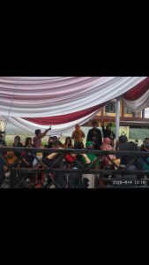 Meski Hujan, Pendukung IKE-Zam Setia Menunggu Sampai di Loloskan Bawaslu