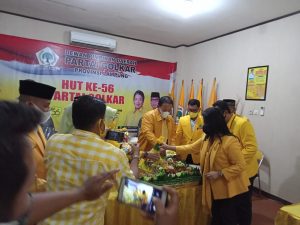 HUT Ke-56 Partai Golkar Pecahkan Rekor Muri Potong Nasi Tumpeng