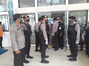 Polres Way Kanan Dibantu TNI Terjunkan 105 Personil Amankan Jalannya Debat Paslon