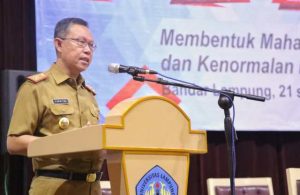 Sekda Motivasi Mahasiswa Persiapkan Diri Menghadapi Revolusi 4.0