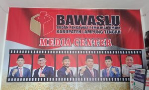Foto Gagah Tampan Komisioner Bawaslu Tanpa Nama dan Jabatan 