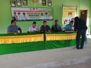 Kades Mukti Karya Serahkan BLT Ke 53 KK, Imbau Masyarakat Patuhi Prokes