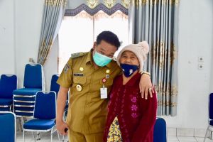 Tinjau Pelaksanaan Vaksin Tahap ke II untuk 65 Orang Lansia Humbahas, Wabup :  Berikan Kekebalan Tubuh