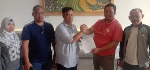 Ketua LMPI Lampung Alisa Hendra Serahkan SK Kepengurusan LMPI Lampung Barat