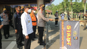 Kasus Covid-19 Melonjak, Polres Lamteng Lakukan Penyemprotan Desinfektan Secara Serentak