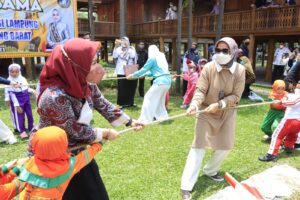 Bunda PAUD Provinsi Lampung Bermain bersama anak – anak PAUD di Kabupaten Tulangbawang Barat