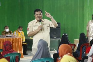 Merakyat, Musa-Dito Jadi Pelayan di Bunga Kampung