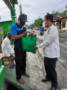 Lagi, Juanda Naim Kembali Bagikan Paket Sembako Ke Masyarakat
