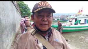 Akhir Tahun Wisata Teluk Pandan Dipadati Pengunjung