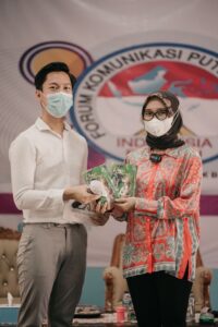 Senator Jihan Nurlela Bawa Oleh-oleh Kopi Usai Isi Materi FKPPIB