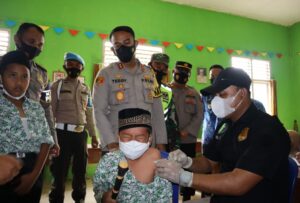 Polres Way Kanan Gelar Vaksinasi Masal