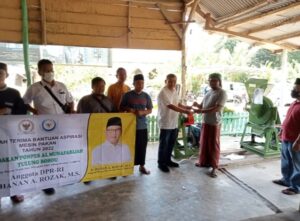 Anggota DPR RI Ir.Hanan A.Rozak, M.S Serah Terima Bantuan Aspirasi Mesin Pakan Tahun 2022