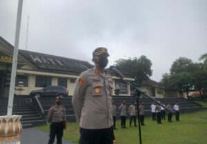 Pimpin Apel Pagi, Kapolres Sampaikan Capaian Vaksinasi di Way Kanan