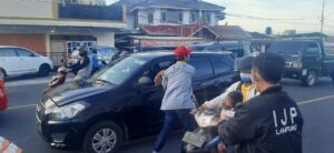 Bulan Ramadhan, IJP Berbagi ke Panti Asuhan dan Warga Berkendara