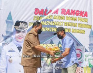 Bupati Tuba Winarti Selenggarakan Pasar Murah Untuk Masyarakat Rentan Ekonomi Kabupaten Tulang Bawang Tahun 2022