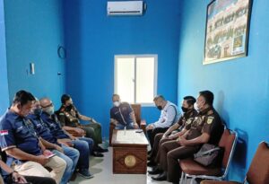 Jalin Silahturahmi, Kajari Tulang Bawang  Azi Tyawhardana, S.H. MH, Sambangi Kantor PWI Tulang Bawang