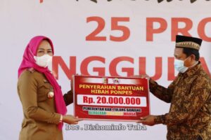 Bupati Tuba Winarti Gelar Pasar Murah di Kampung Sumber Sari Kecamatan Penawar Aji