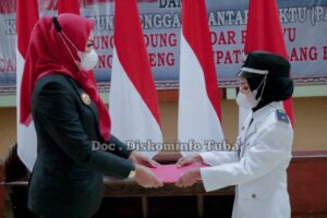 Bupati Tuba Winarti Lantik 49 Kepala Kampung Yang Terpilih Ditahun 2022
