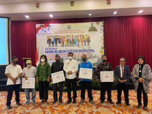 Seminar HBI, Gubenur Ingin Pemerintah, Pengusaha dan Pekerja Harmonis